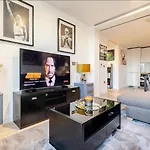 Soho 2 Bed Penthouse Modern Apartment