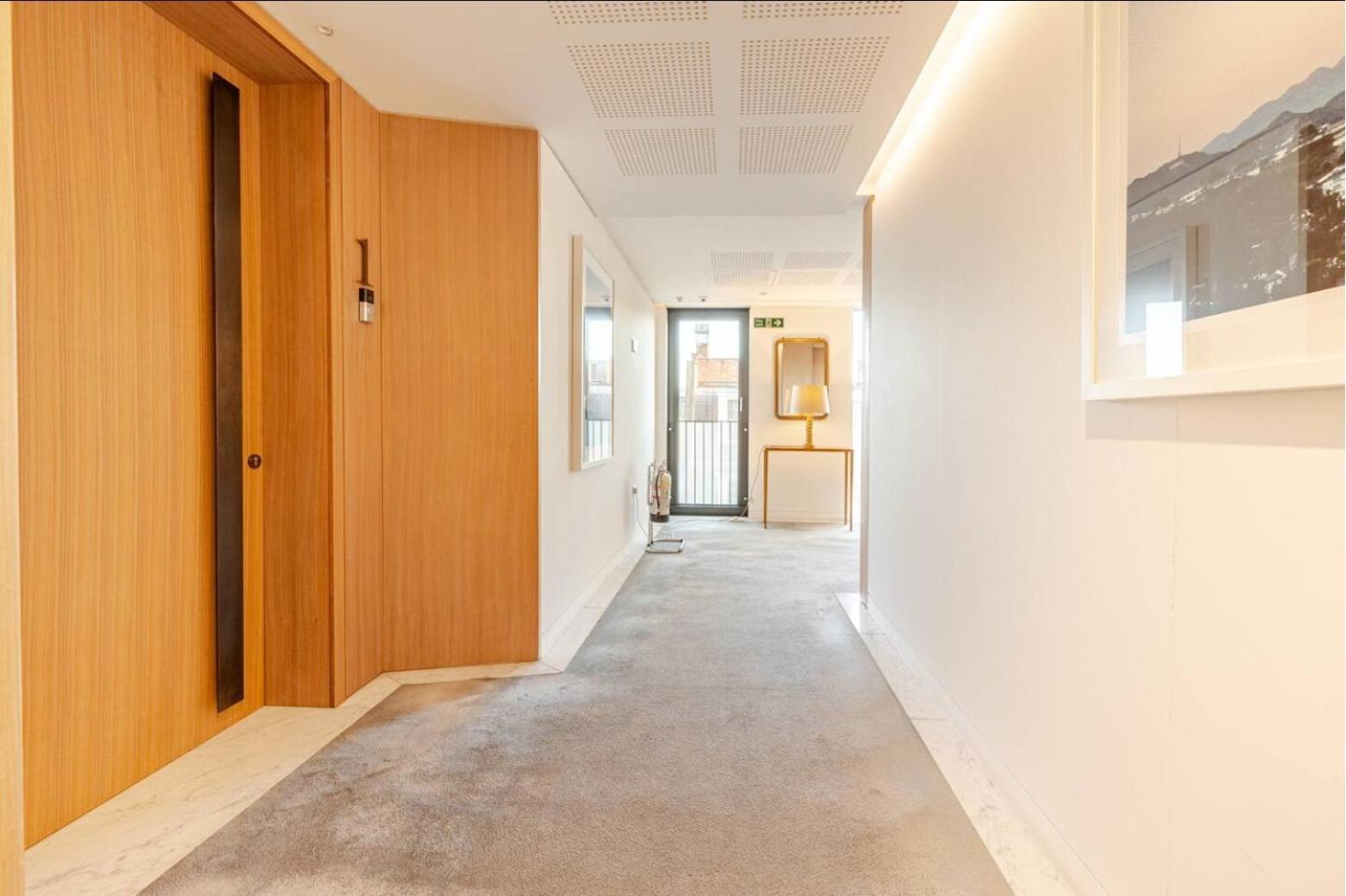 Soho 2 Bed Penthouse Modern * Londra